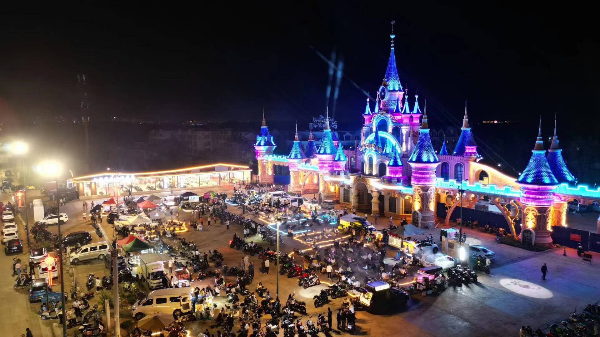七彩文旅欢乐城夜间消费场景全景